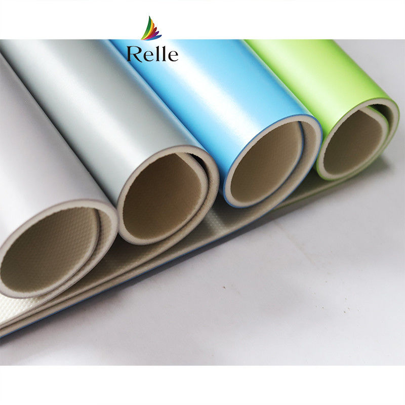 Ausgezeichnete Verschleißfestigkeit 5mm Schaumrückhalt Relle Farbe PVC-Bodenrolle für Tanz