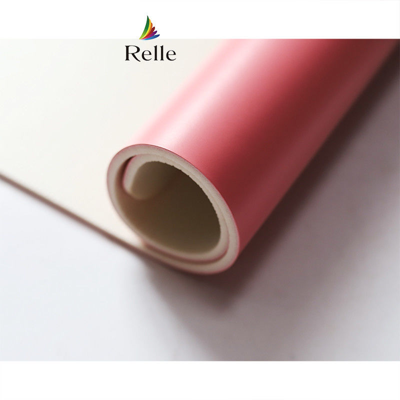 Relle Weiß glänzende nahtlose PVC-Vinyl-Bodenrolle für Tanzstudio SGS-zertifiziertes PVC