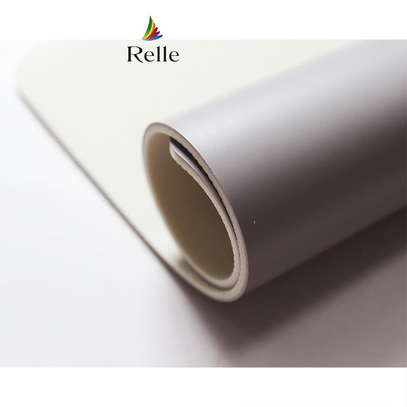 Relle Weiß glänzende nahtlose PVC-Vinyl-Bodenrolle für Tanzstudio SGS-zertifiziertes PVC