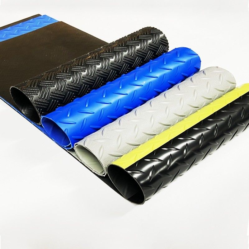 Schwarze Gummi-Garagenfußbodenrollen 1,22 m Breite Gummi-Gymnastikfußbodenrollen 4 mm Dicke