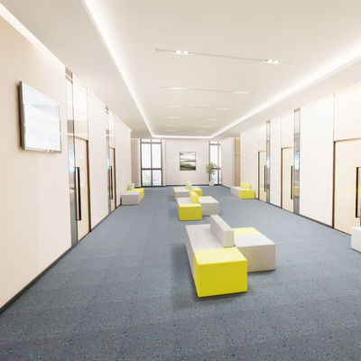 Rutschfester und stoßfester RELLE Sicherheitsboden für strapazierfähige Böden